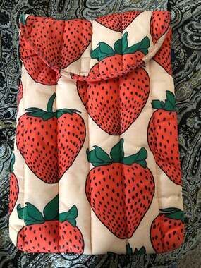 BAGGU Puffy Laptop Sleeve Strawberry Print